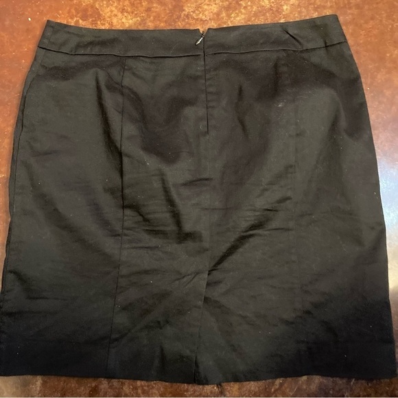 Ladies Basic Black Career Mini Skirt - Picture 3 of 4